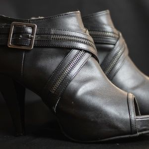 Black Leather Heels with Zipper Accents